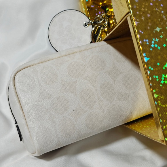 COACH BOXED BOXY COSMETIC CASE & MIRROR BAG CHARM IN SIGNATURE CANVAS WITH TRAIN - Picture 3 of 8